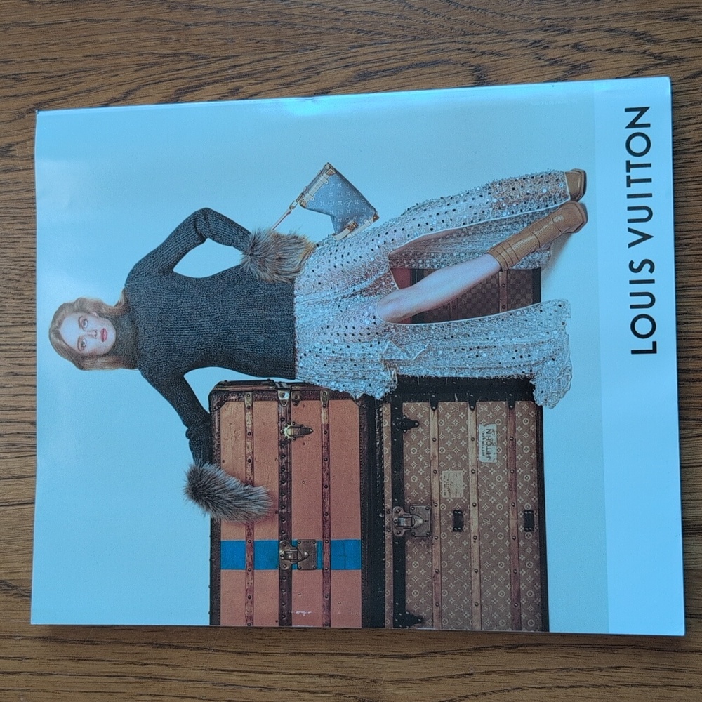 Elle Magazine Lisa Breaks Out Sept Issue Plus: Your Fall Fashion Lookbook - Picture 2 of 16